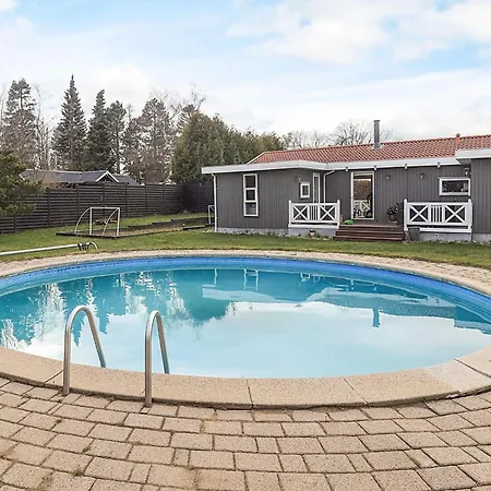 Pool House With Petanque Court * Præstø
