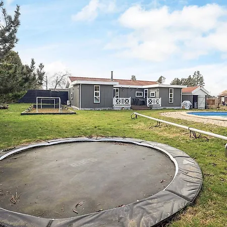 Pool House With Petanque Court * Præstø