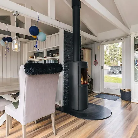 Pool House With Petanque Court *
