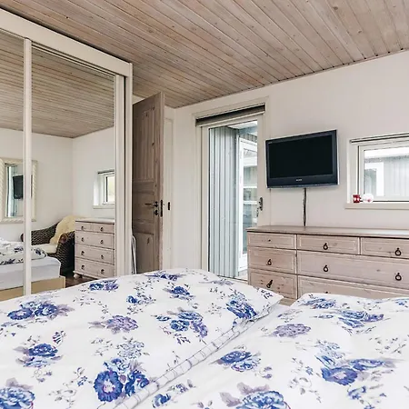 Pool House With Petanque Court Feriehus